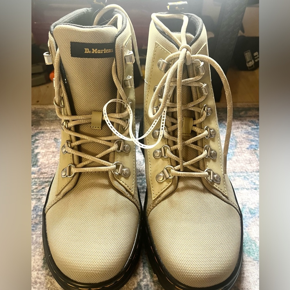Dr Martens Women’s Cream Combat Boots Size 8 - Picture 6 of 9